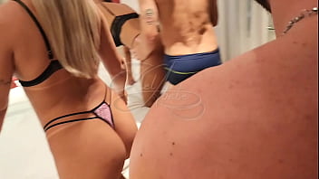 Preview 1 of Asami Big 3gp Woman - Rolou uma troca de casal entre namorados no motel