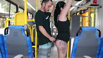 Preview 4 of Indean Sohagrat Xxx - Velho escroto da encoxada e se masturba at&eacute_ gozar na morena dentro do &ocirc_nibus