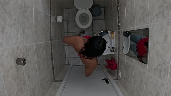 Preview 1 of Xx Brazzers Full Hd Video - Foi no banheiro esqueceu de trancar a porta amigo entrou e meteu a rola nela