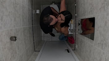 Preview 4 of Xx Brazzers Full Hd Video - Foi no banheiro esqueceu de trancar a porta amigo entrou e meteu a rola nela