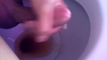 Preview 2 of Alice Brokkes - MASTURBADA EN EL BA&Ntilde_O