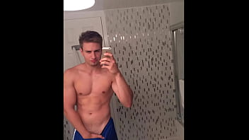 Preview 4 of Mom And Oli - Lucas Gar&oacute_falo desnudo - Youtuber argentino
