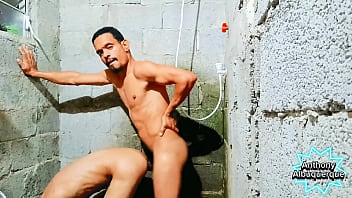 Preview 1 of Dont Tell Me Anymore - O magrinho aqui da rua encostou em casa e foi macetado no chuveiro filme completo no Red