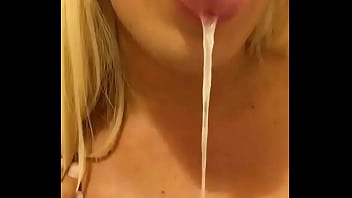 Preview 3 of Men Of Antalya - Oriana swallow juega y traga mi leche