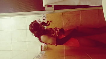 Preview 4 of Out In The Womb - Vanessa travesti se masturba en la ducha