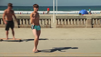 Preview 3 of Digital Padokon Xxx - Twink dancing in the beach with speedo bulge / Novinho dan&ccedil_ando sunga na praia