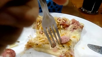 Preview 3 of White Long Nipples - Comendo aquela gostosa ao vivo na pizzaria