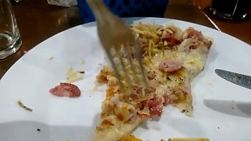 Preview 1 of White Long Nipples - Comendo aquela gostosa ao vivo na pizzaria