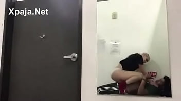 Preview 1 of Free Pissing Asian Girls - Rubia dandose al entrenador del gimnasio