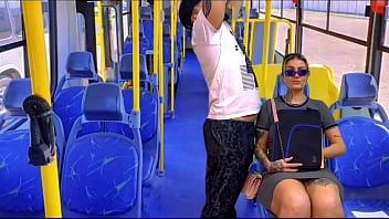 Preview 1 of Lezbilerin Videosu - acochei a minha vizinha ninfeta vindo da escola dentro do &ocirc_nibus p&uacute_blico safada n&atilde_o conseguiu resistir e caiu d boca na minha rola ali mesmo( completo no sheer e red)