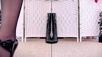 Preview 3 of Wichsen Und Spritzen Im Auto - My Epic Shoe,  Boot and Heel Collection