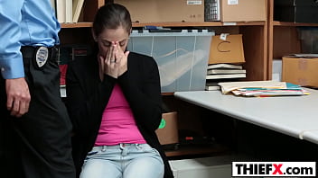 Preview 3 of Ten Darbitre - Bobbi Dylan picked the wrong store