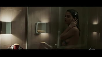Preview 2 of Docter Nares - Julia Dalavia pelada tomando banho mostrando os seios em Os dias eram assim