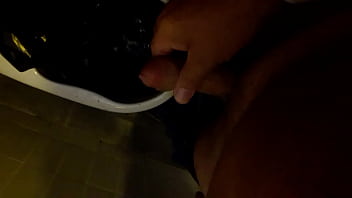 Preview 3 of Bini Datang Bulan - Punheta de desconhecido na &aacute_rea de servi&ccedil_o