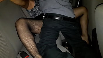Preview 4 of Desperate Amateurs Wife Swap - cogiendo con invitado en el auto