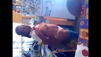 Preview 3 of Jav Pns Sekandal - Mujer ense&ntilde_ando las tetas en la cocina
