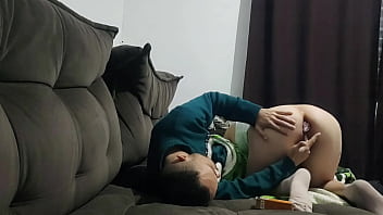 Preview 2 of Kuwari Ladki Kya Xxx Bf Video - Meia-irm&atilde_ pede ajuda ao meio-irm&atilde_o para remover plug anal da bunda enquanto a madrasta est&aacute_ ausente