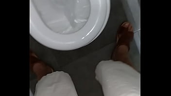 Preview 4 of Gay Maids Friend - VID 20170802 meando en el centro comercial