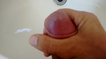 Preview 2 of Mumbai Gorl - Tocando uma punheta no trabalho!