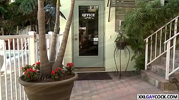 Preview 1 of Cup 44k 2 Bigger - GAY RESORT HOOK UP WITH BRETT BRADLEY AND HAND BERLIN BERLIN