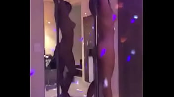 Preview 4 of Ots Spank - SAFADINHA EXIBINDO O CORPO NO POLI DANCE