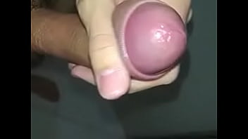 Preview 2 of Butt Glossery - Punheta gostosa no banho