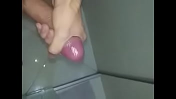 Preview 3 of Butt Glossery - Punheta gostosa no banho