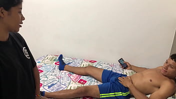 Preview 1 of Emma Stoned Ava Taylo Lesbian - entra mi hermanastra a mi habitacion a mostrarme su sexy lenceria y me la termino follando duro
