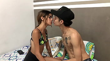 Preview 2 of Kinkcom Lesbian Mom - Hermanastra peque&ntilde_a virgen me pide que la deje aprender a hacer oral con mi gran polla