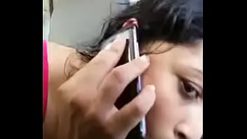 Preview 2 of Real Among Family Sex - Vadia chupando amante enquanto fala com o corno no telefone