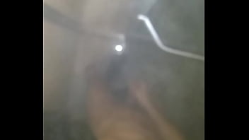 Preview 1 of Milf Webcam Finger - Esporrada com Dildo no banho
