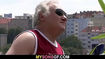 Preview 1 of Uzun Boylu Bayan - She lets her BF&#039_s dad poke her wet hole