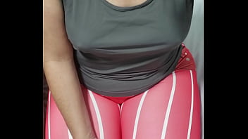 Preview 1 of Hinde Vedoxxx - Coroa gordinha gostosa bucetuda traindo o marido corno com ele assistindo a mostrano na webcam