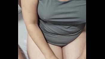 Preview 4 of Hinde Vedoxxx - Coroa gordinha gostosa bucetuda traindo o marido corno com ele assistindo a mostrano na webcam