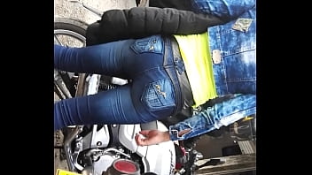 Preview 2 of Oldman And Small Teen - en una parada,  veo este culo jugoso