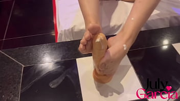 Preview 4 of Xxxsunny Leone Sexy Video - Morena novinha faz footjob com seu brinquedinho e os melhores v&iacute_deos com os seus p&eacute_s - Julygarcia.com.br