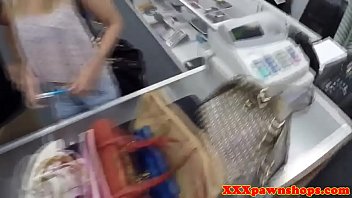 Preview 2 of Pak Pattan Girls Pissing - Spex babe pawning and sucking for cash