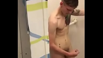 Preview 2 of Ay H1s - Novinho gostoso no banho