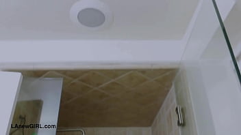 Preview 1 of Pornoservi Gratis - Alluring teen brunette took a shower