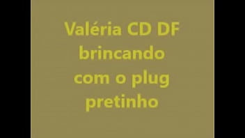 Preview 1 of Miss Brooke Marie - Val&eacute_ria CD DF brincando com o plug pretinho