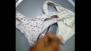 Preview 1 of Young Miss Nudist - Calcinhas da Prima