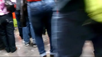 Preview 3 of Asian Lttle Filled - Culona en e metro 01