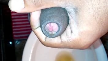 Preview 4 of Adult Dvd Sale Xxx - Eu dando uma mijada