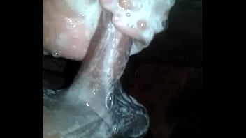 Preview 2 of Manchester Big Dick - Moreno batendo punheta no banho