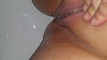 Preview 1 of Body And Body - Mi novia gordita se depila / My Chubby girlfriend shaving her pussy