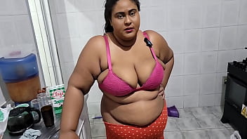 Preview 2 of Mom And Step Son Cheating Sex - Madrasta &eacute_ fudida na cozinha pelo seu enteado e leva muita gozada - Stepmother gets fucked in the kitchen by her stepson and gets a lot of cumshot
