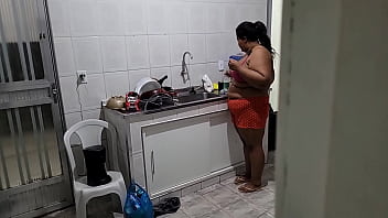 Preview 1 of Mom And Step Son Cheating Sex - Madrasta &eacute_ fudida na cozinha pelo seu enteado e leva muita gozada - Stepmother gets fucked in the kitchen by her stepson and gets a lot of cumshot