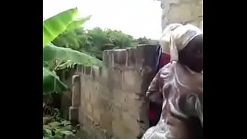 Preview 3 of Candice B Solo - femme africaine se lave devant sa cam
