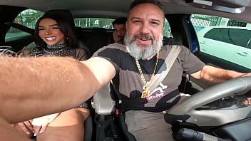 Preview 1 of Anal Kylie Quinn - A Tgata Manuella Gon&ccedil_alves aprontou tudo que quiz dentro da carona com Alex Victor.