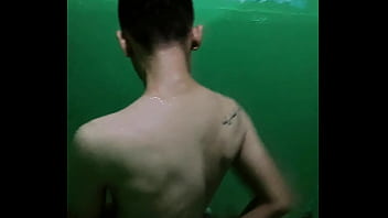Preview 1 of Beautiful Porn Acters - trai thẳng cu bự tắm  1